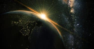 Fotografia do planeta Terra visto do lado contrário à exposição do sol.