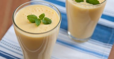 Lassi de rosas, o delicioso refresco indiano