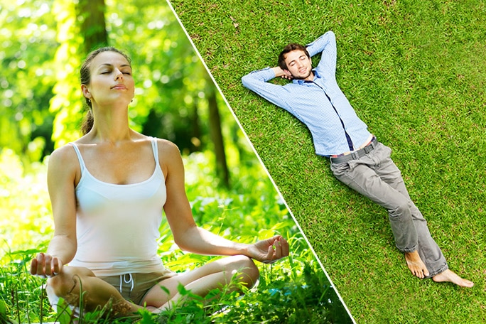 Imagem dividida entre uma mulher meditando ao ar livre e um homem deitado na grama, relaxando.