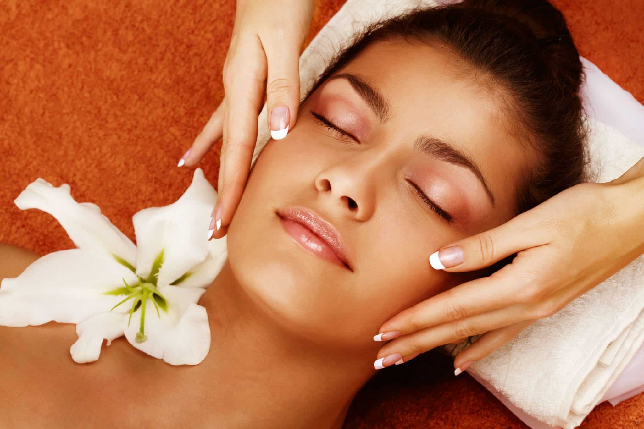 Skin spa. Массаж лица. Косметический массаж. Косметология спа. Спа эстетист.