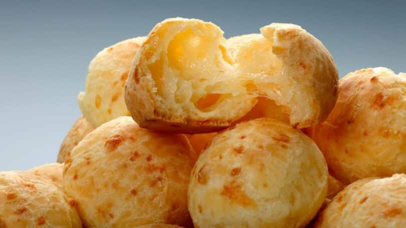 Imagem de vários pães de queijo