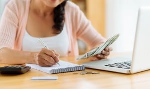 Comece a rever a importância e prioridade de cada gasto realizado.