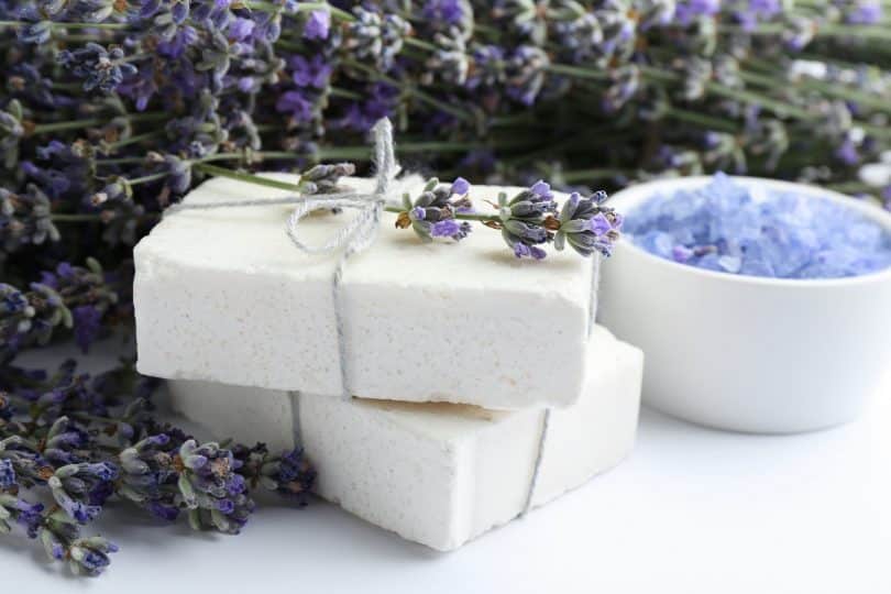 Barras de sabão artesanal de lavanda.