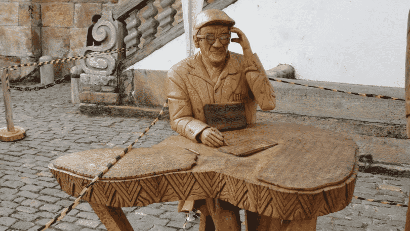 Estátua de Chico Xavier em Ouro Preto