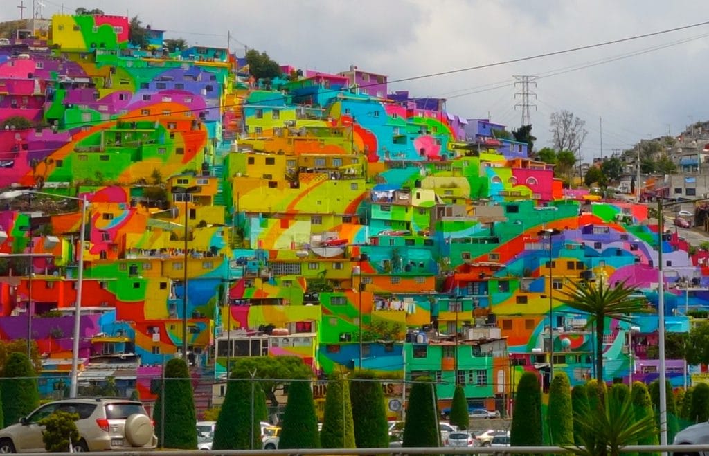 Foto da comunidade pintada em Pachuca, no México, após o trabalho da German Crew e de moradores.