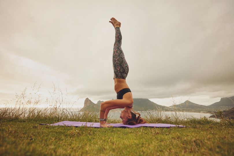 Ojasánas a posição invertida no Yoga Eu Sem Fronteiras