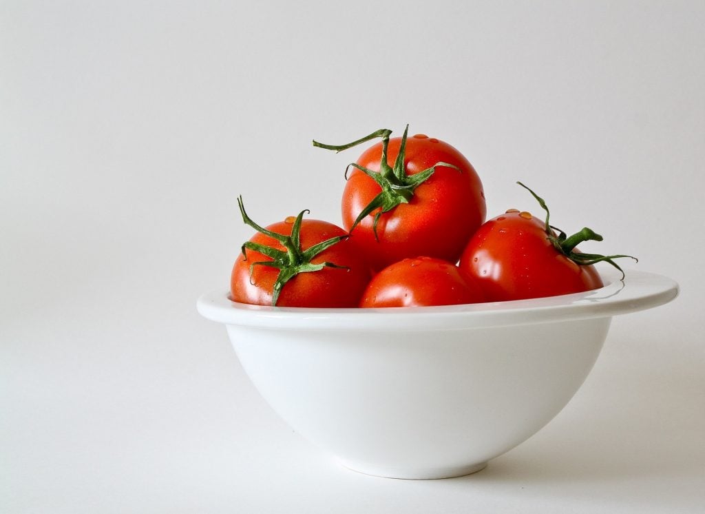 Tigela com tomates