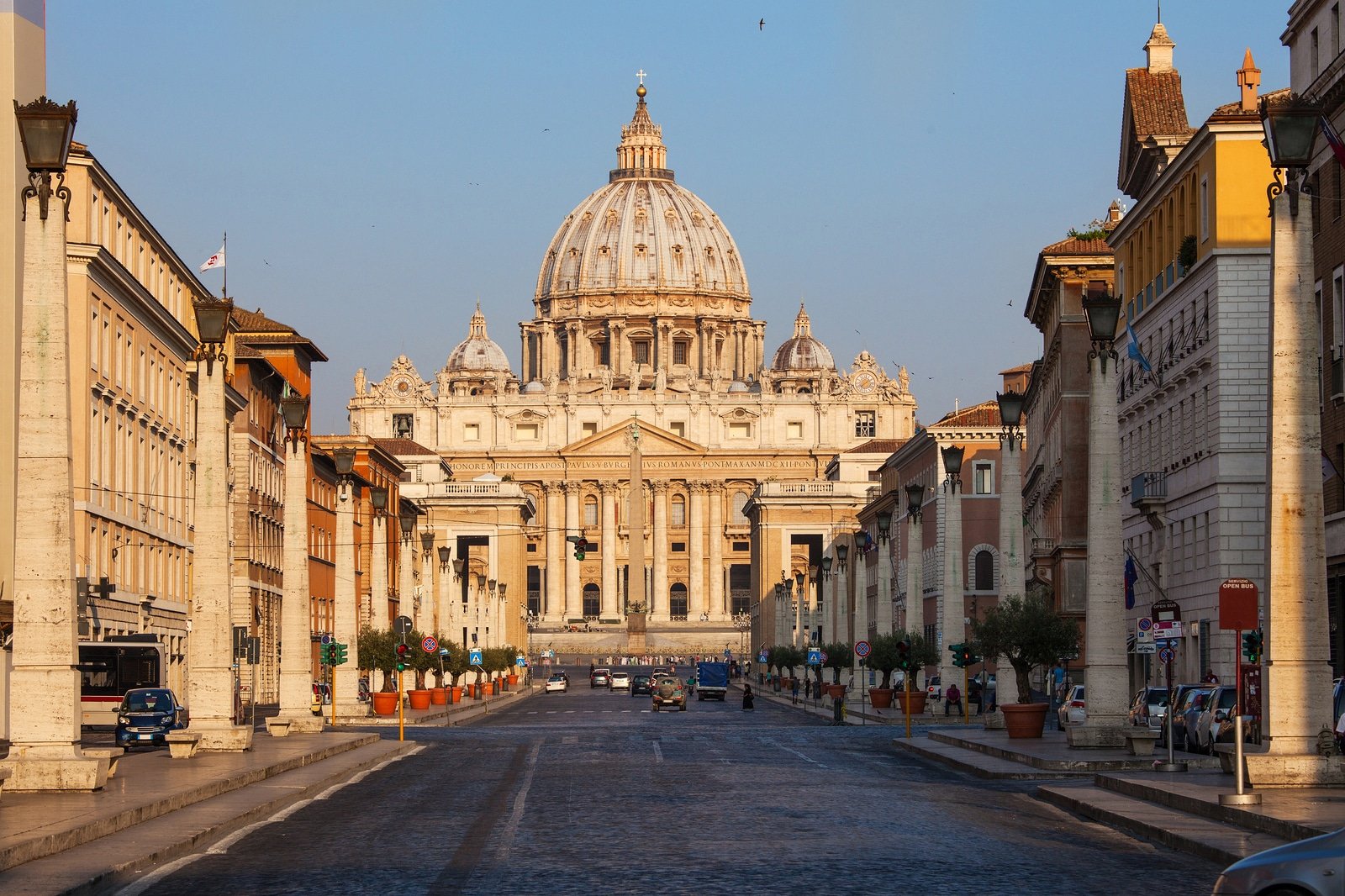 Vista da Basílica de São Pedro, no Vaticano, em Roma (Itália).