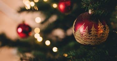 Árvore natalina com decoração