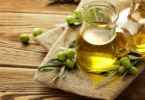 Recipiente com azeite de oliva