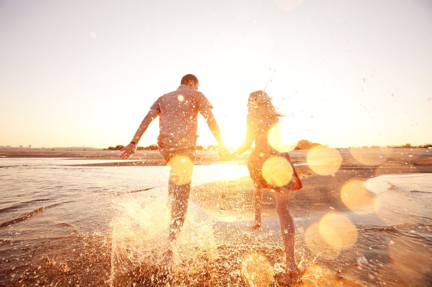 Casal na praia.