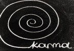 Imagem de um espiral com a palavra "karma" escrita no final