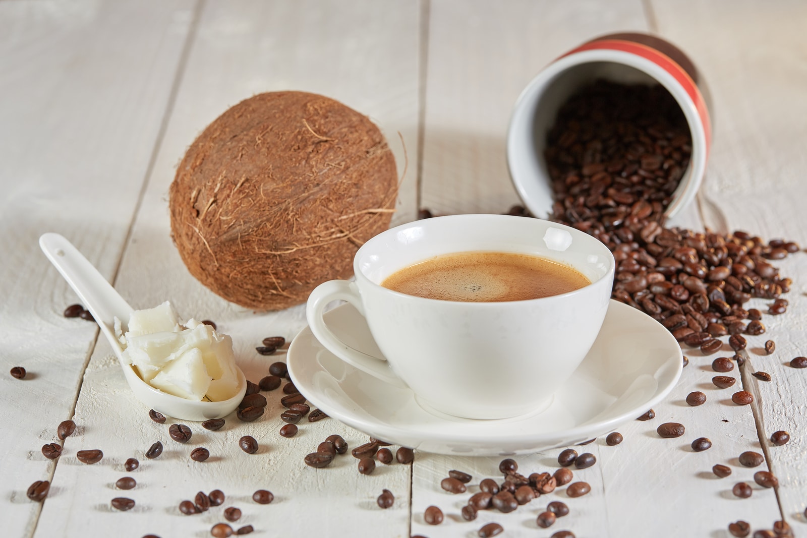Café com óleo de coco faz efeito? - Eu Sem Fronteiras