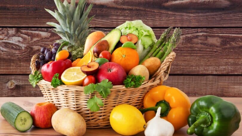 Cesta de frutas e vegetais