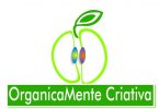 Logo da Organicamente Criativa: Contorno de uma maça verde com o nome logo abaixo.