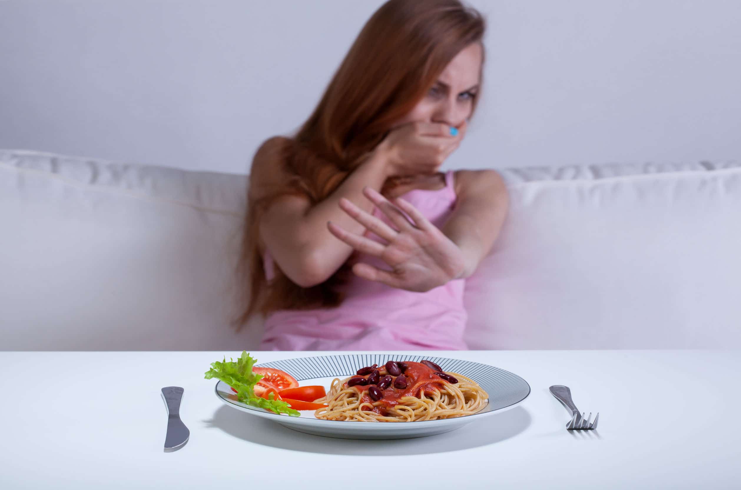 Сексуальный голод. Потеря аппетита. Человек отказывается от еды. Снижение аппетита. Девушка отказывается от еды.