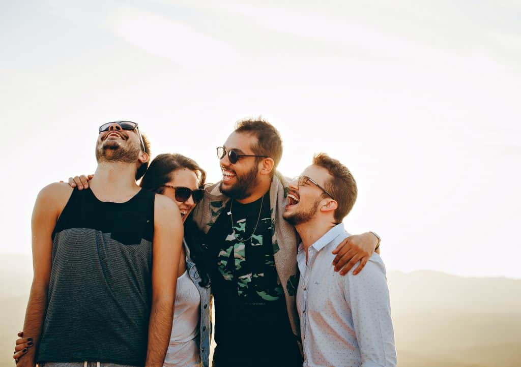 Grupo de amigos sorrindo