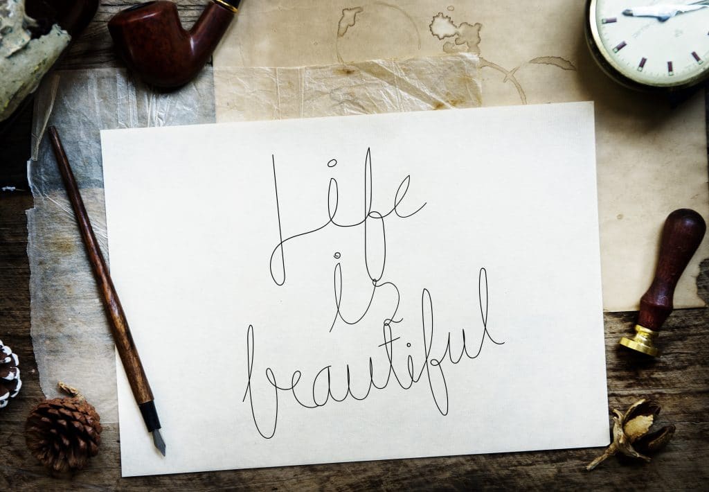 Frases de positividade: life is beautiful - A vida é bela.
