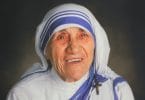 Foto da Madre Teresa de Calcutá sorrindo.