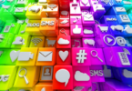 Ícones de várias redes sociais e aplicativos coloridos