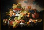 Pintura de abundância de frutas sobre mesas de mármore.