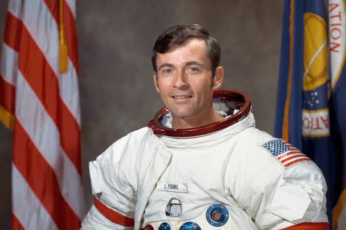 Foto de John Young, astronauta.