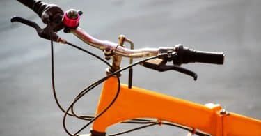 Bicicleta laranja.