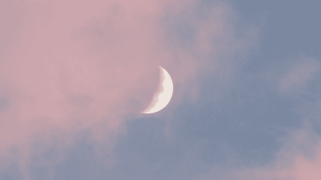 Lua crescente no céu noturno
