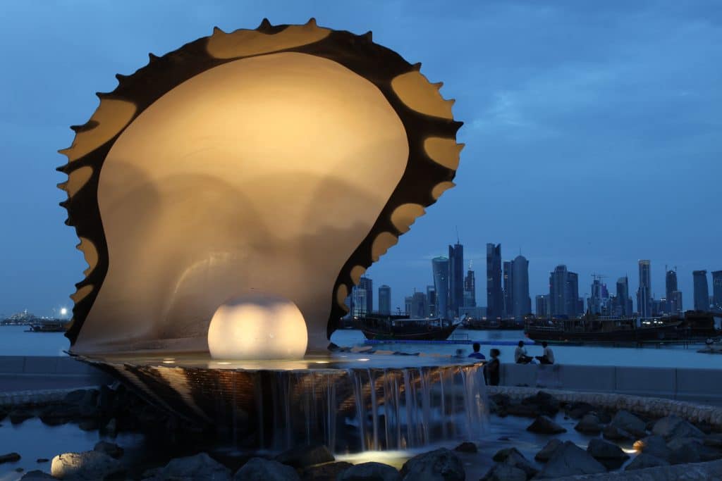 Uma linda e gigante fonte de pérolas e ostras localizada em Doha no Qatar.