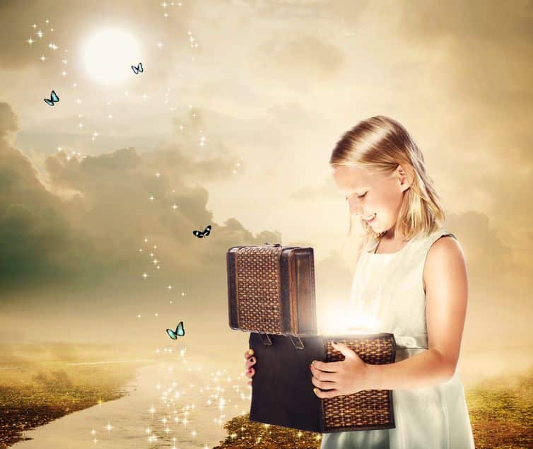 Garota abrindo baú de luz saindo borboletas com fundo mágico