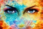 Par de olhos azuis humanos, mesclados em um fundo com pontos de cores diferentes espalhadas.