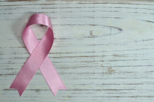 Laço rosa símbolo do câncer de mama 