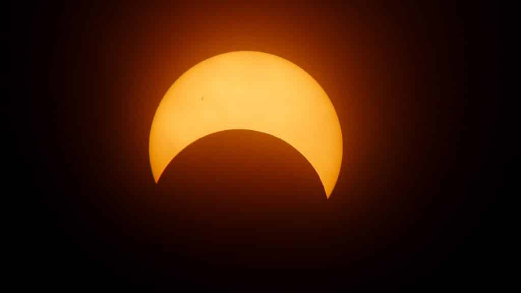 Imagem do eclipse solar.