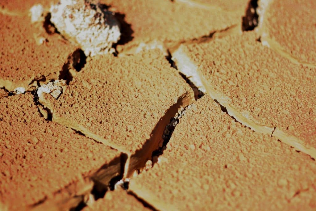 Imagem da argila vermelha. Ingrediente que será usado para uma receita para remédio natural para ser usado no vitiligo.