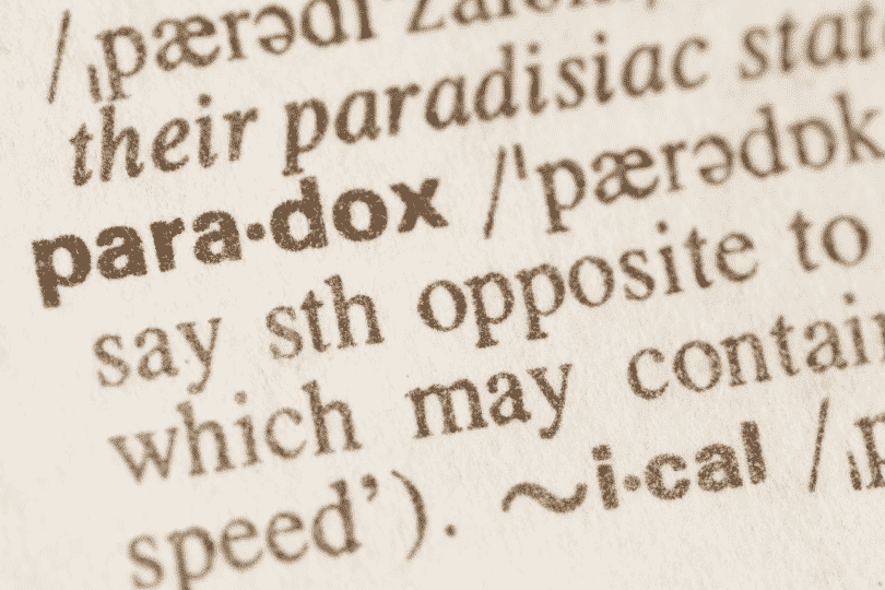 Trecho de um dicionário em inglês com destaque para a palavra "Paradoxo"