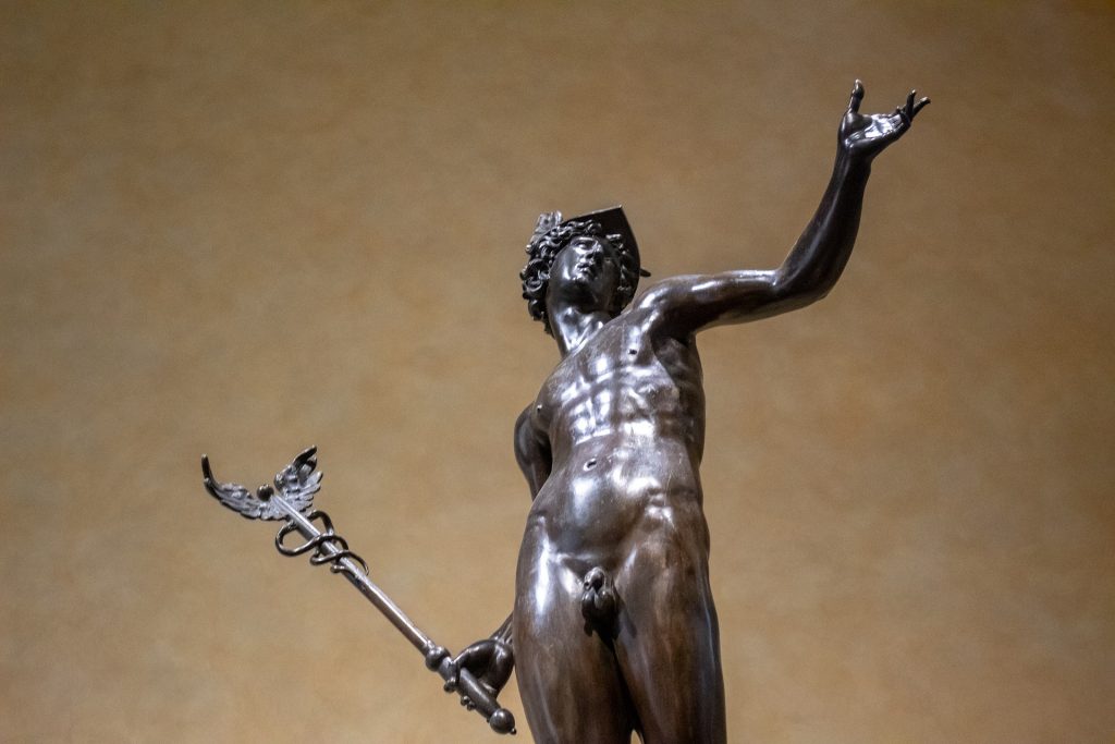 Imagem da estátua doo Deus Hermes.