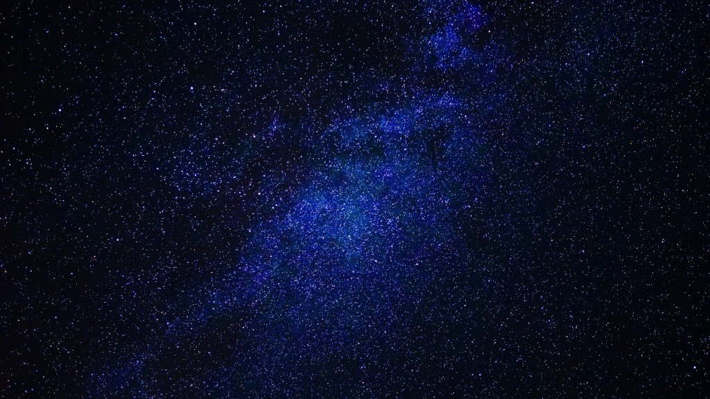 Imagem de um llindo céu estrelado representando a imensidão do nosso universo.