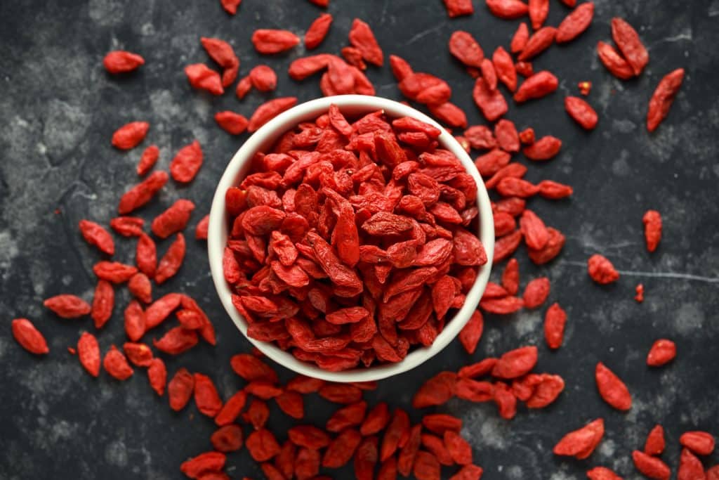 Pote com frutinhas goji berry