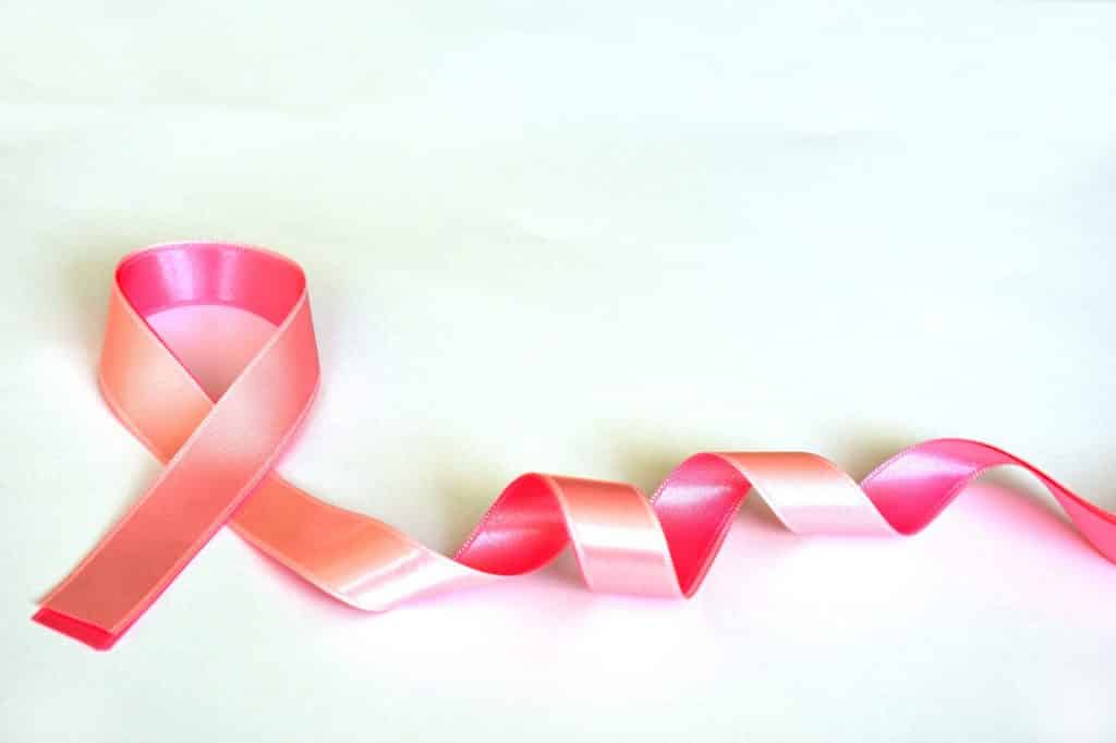 Imagem da fita rosa representando o símbolo da campanha Outubro Rosa.
