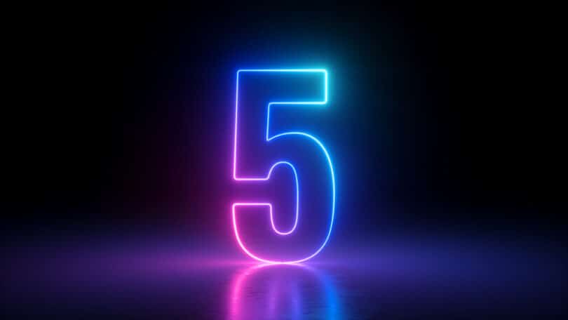 Número 5 em neon.