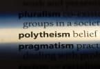 Palavra "polytheism" destacada no dicionário