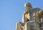 Filósofo grego Sócrates sentado