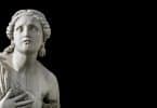 Imagem da estátua da deusa Hera. A imagem é do rosto e uma parte do colo da deusa.
