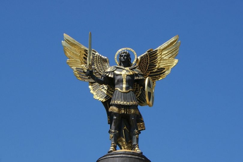 Estátua de Arcanjo Miguel.
