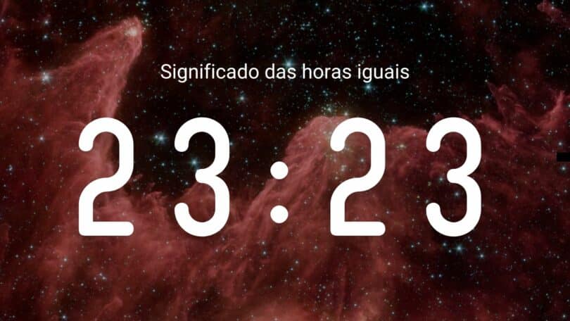 Horas iguais 23:23 em um fundo de galáxia.