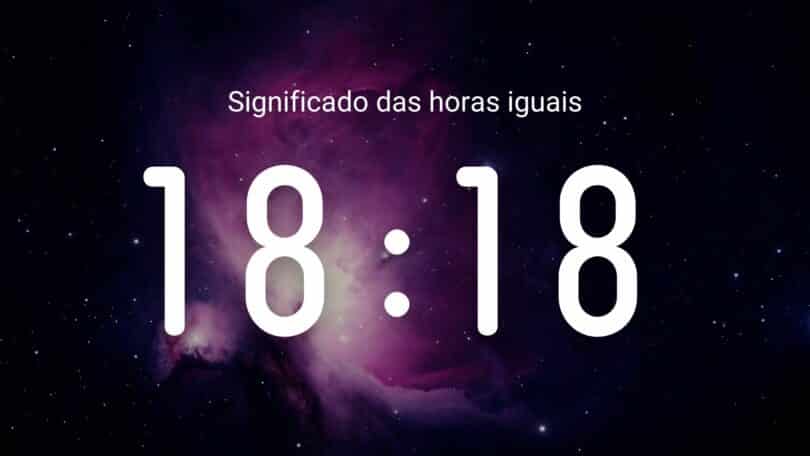 Horas iguais 18:18 em um fundo de galáxia roxa.