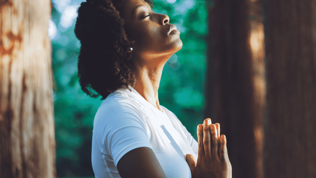 Mulher meditando.