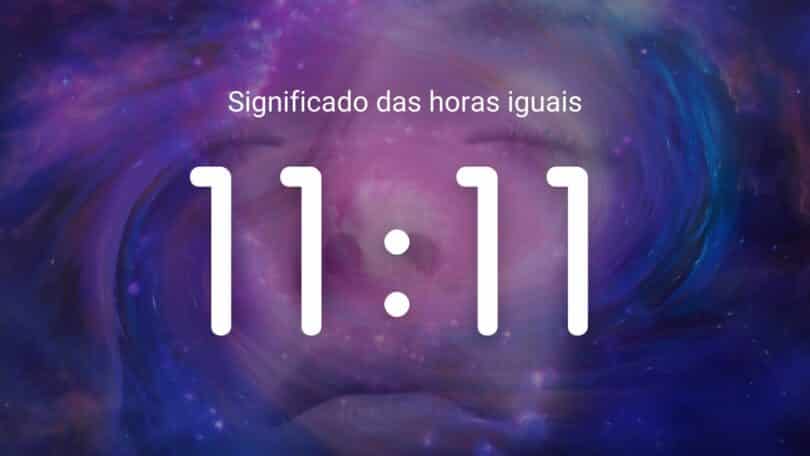 Horas iguais 11:11 em um fundo de galáxia roxa.