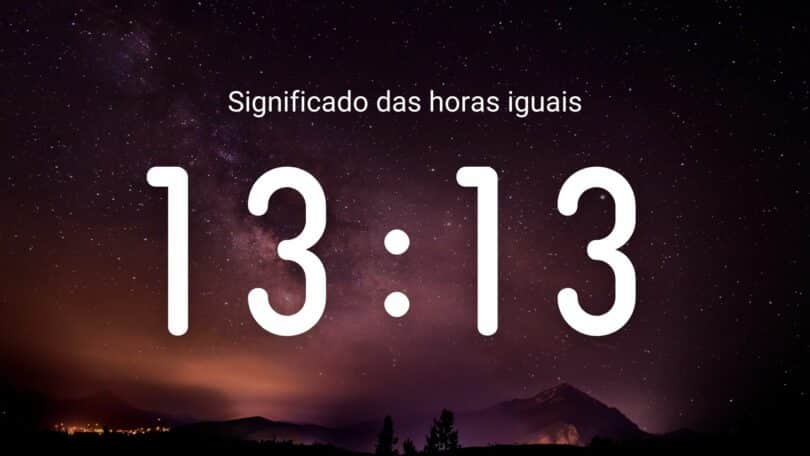 Horas iguais 13:13 em um fundo de galáxia roxa.