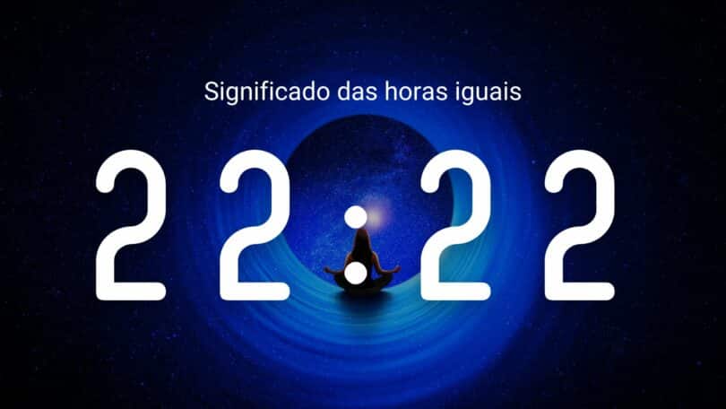 Horas iguais 22:22 em um fundo de galáxia azul.